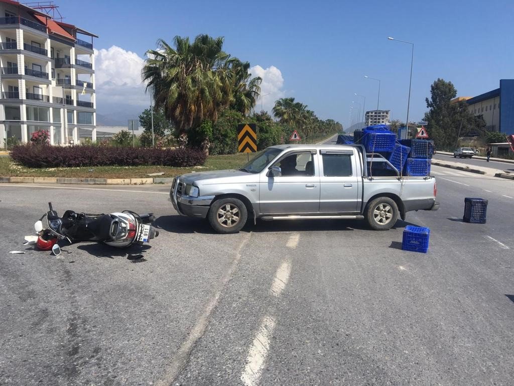 Motosiklet sürücüsü yaralandı