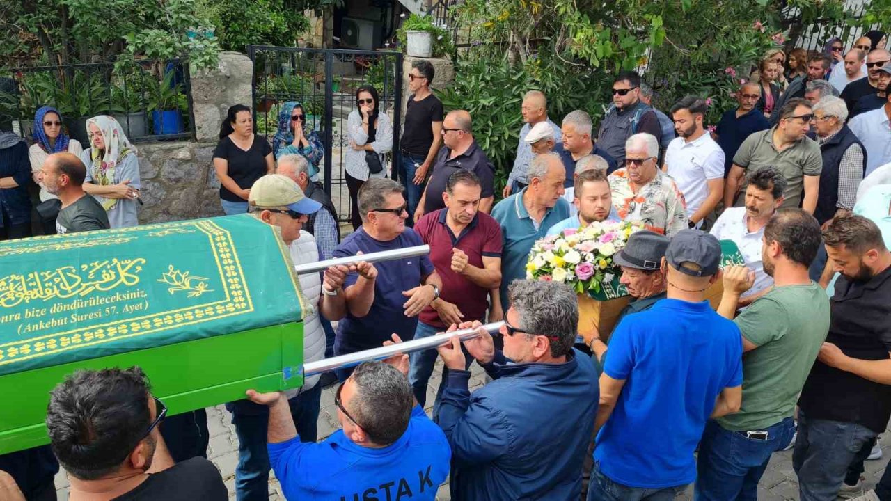 Uraz ve Karya gözyaşları arasında toprağa verildi