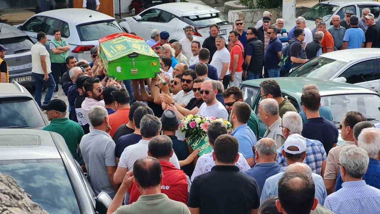 Uraz ve Karya gözyaşları arasında toprağa verildi