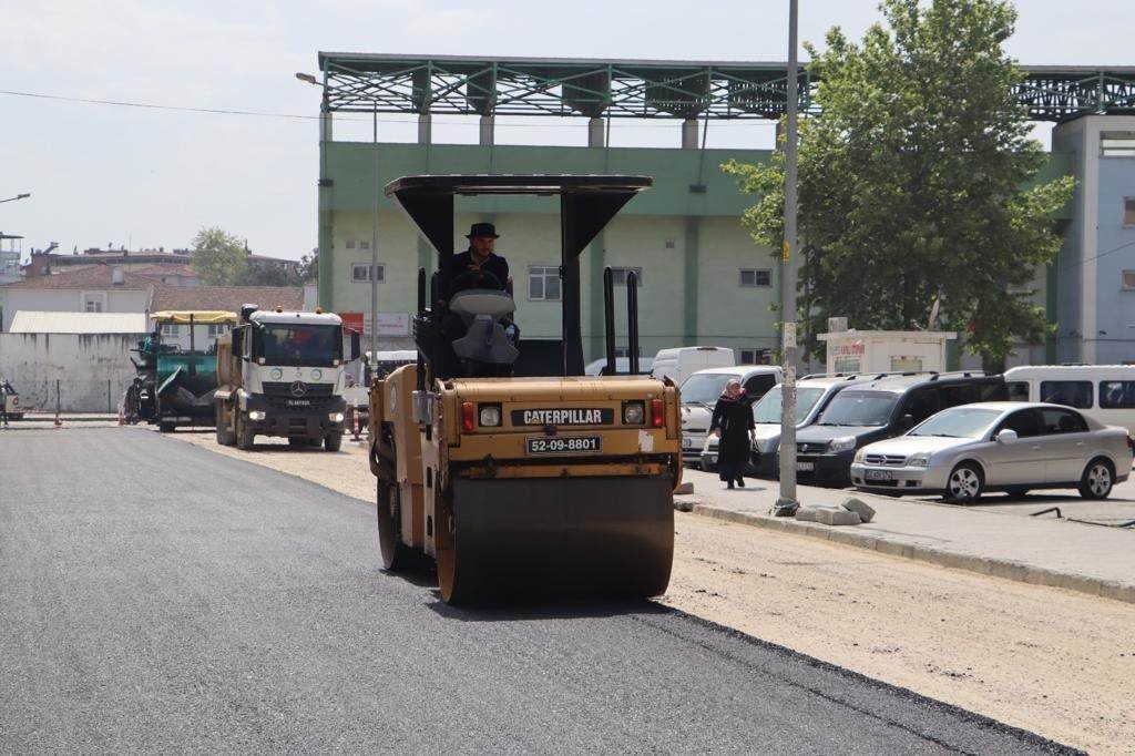 Ordu Büyükşehir’den Ünye’ye sıcak asfalt