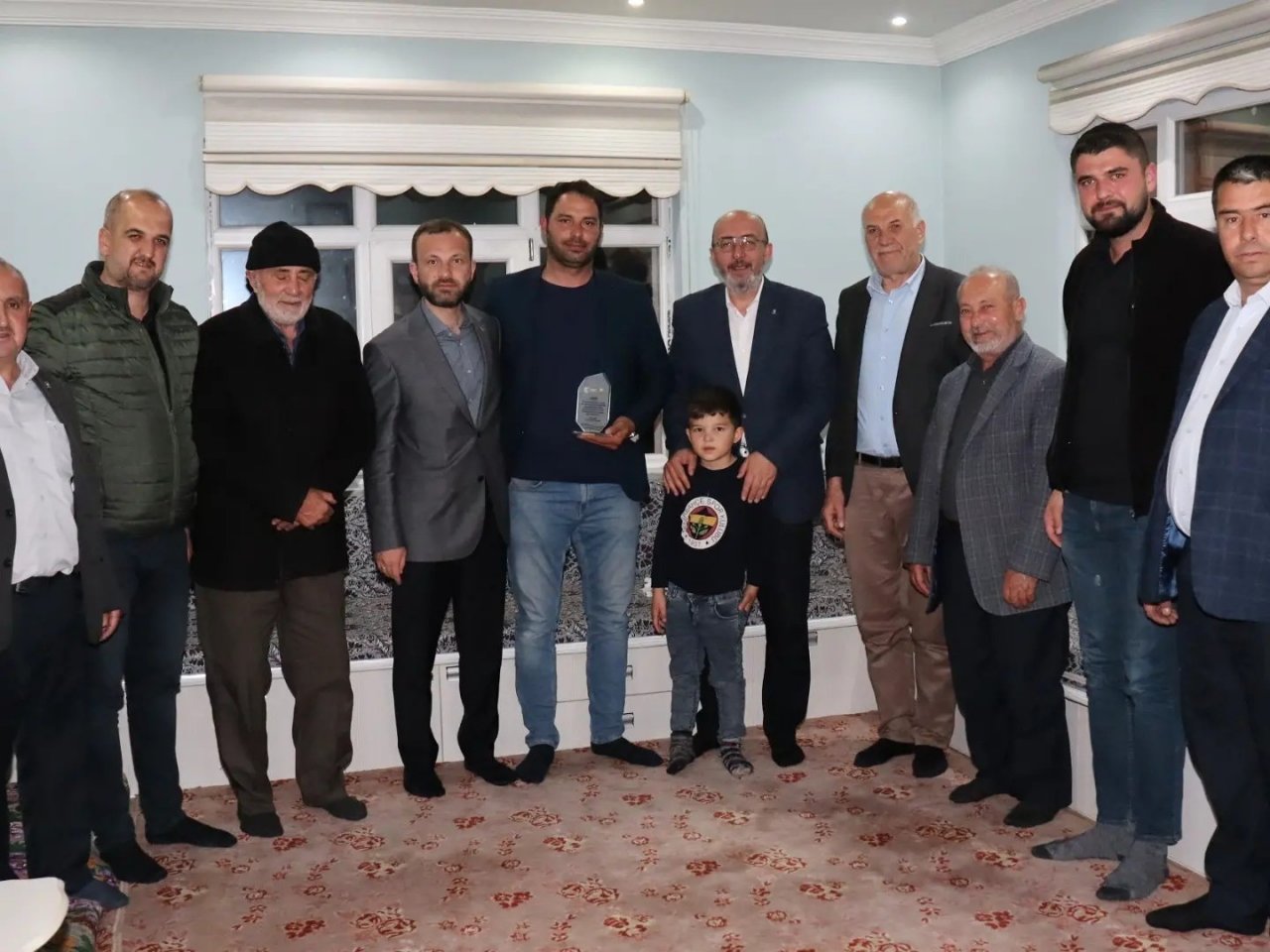 Seçimlerde yüzde 90 ve üzeri oy çıkaran Aslanapa ilçesi köylerine plaket