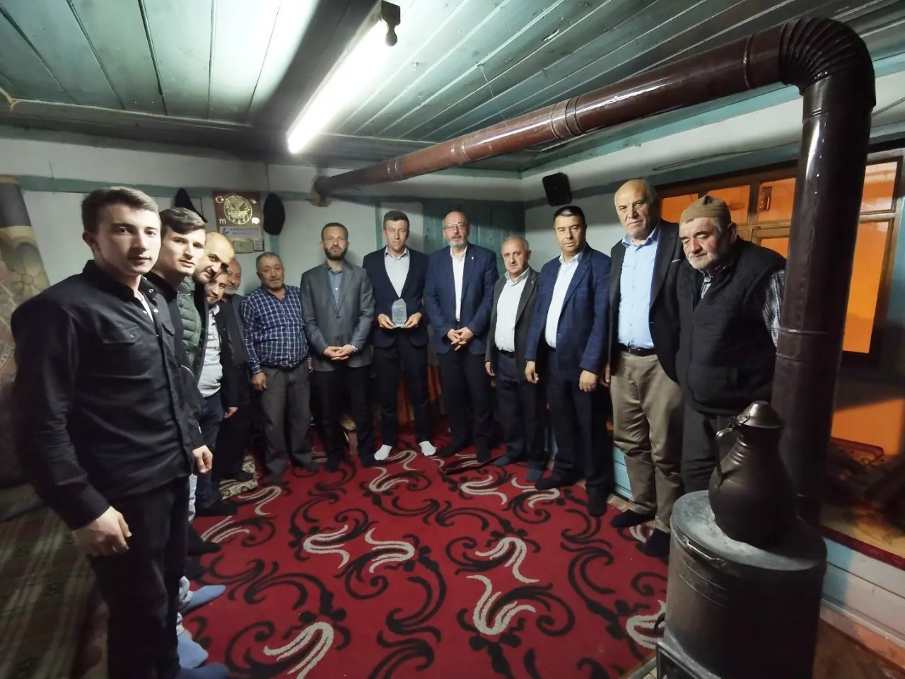 Seçimlerde yüzde 90 ve üzeri oy çıkaran Aslanapa ilçesi köylerine plaket