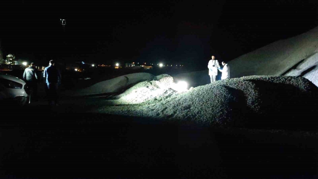 Tonlarca mıcırın altında kalarak can verdi