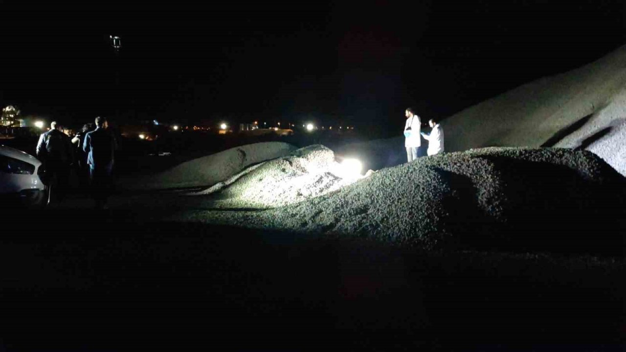 Tonlarca mıcırın altında kalarak can verdi