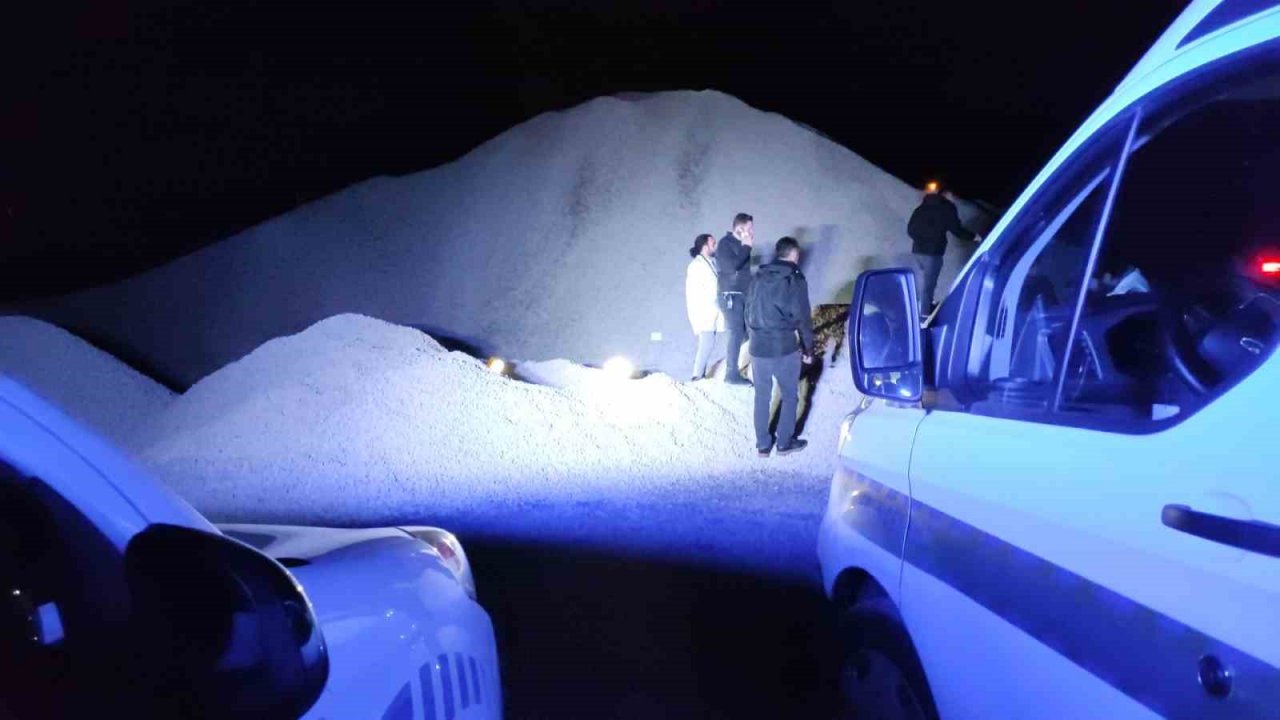 Tonlarca mıcırın altında kalarak can verdi