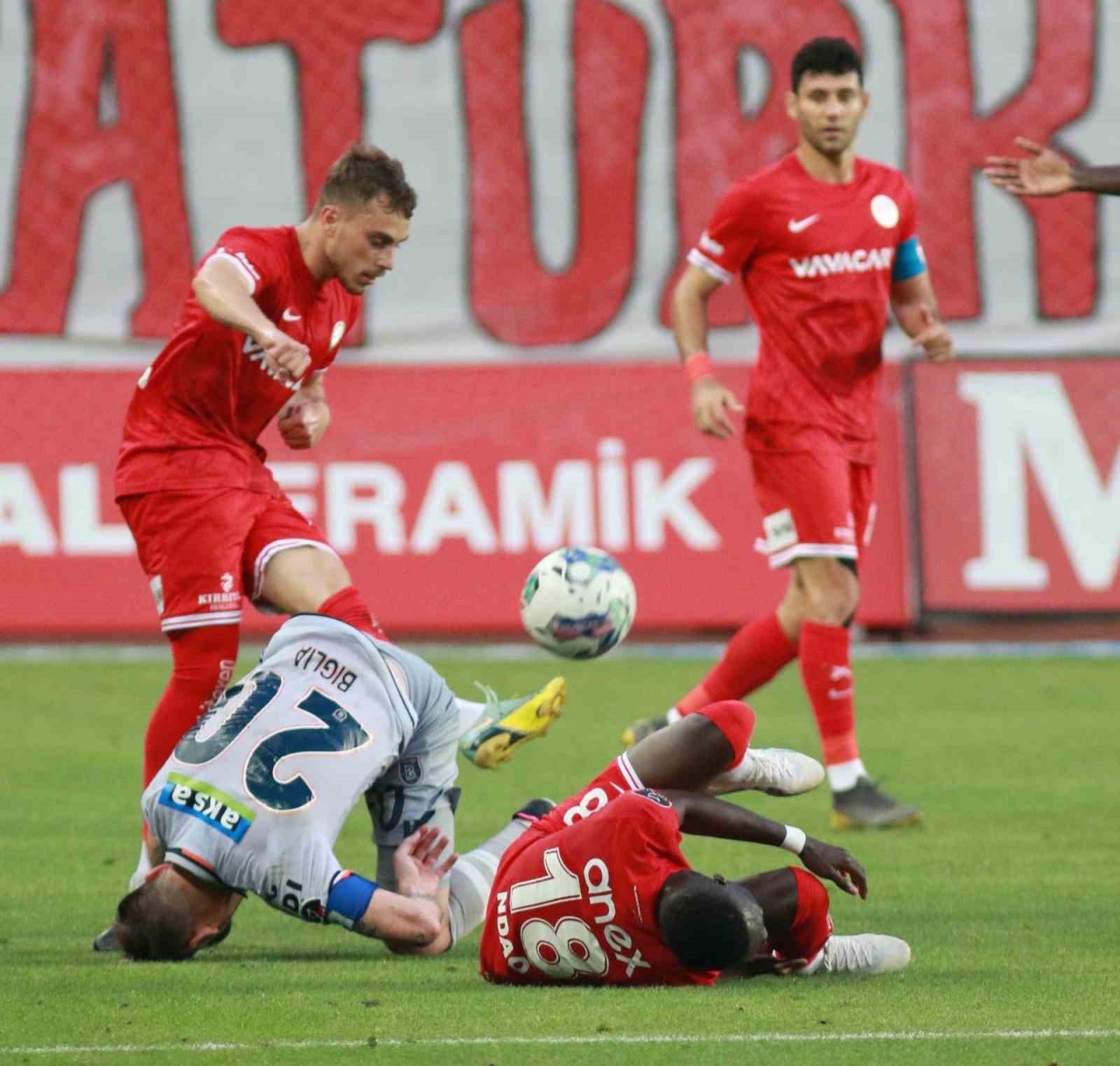 Spor Toto Süper Lig: FTA Antalyaspor: 0 - Medipol Başakşehir: 0 (Maç sonucu)