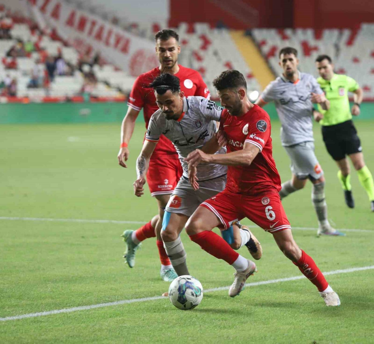 Spor Toto Süper Lig: FTA Antalyaspor: 0 - Medipol Başakşehir: 0 (Maç sonucu)