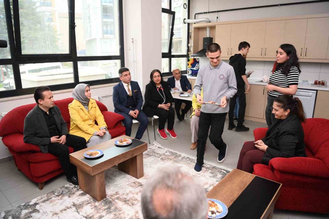 Tuzla Belediyesi, İşitme Engelliler Okulu’na uygulama sınıfı açtı