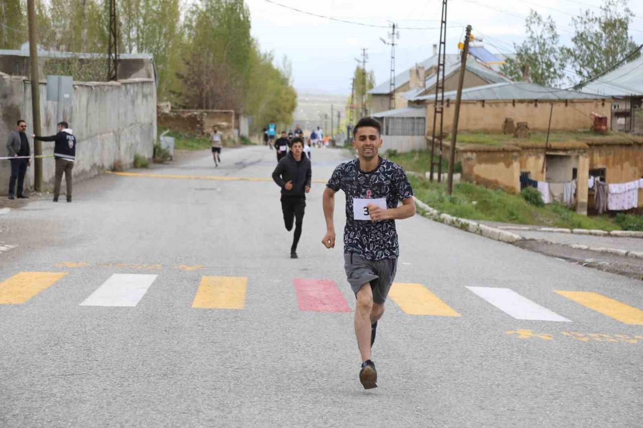 Başkale’de ‘2. Halk Koşusu’ yapıldı