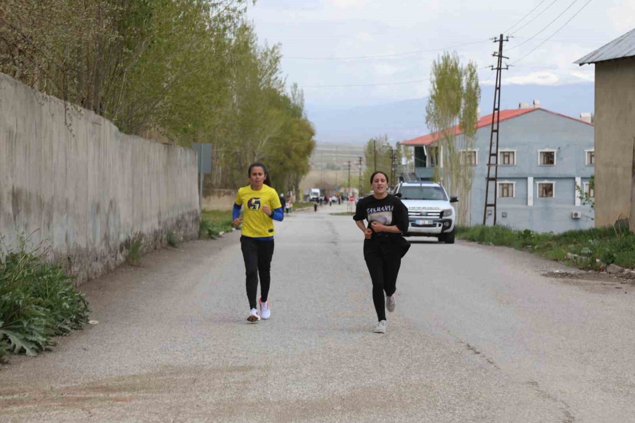 Başkale’de ‘2. Halk Koşusu’ yapıldı