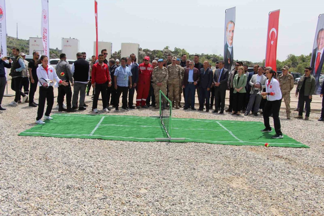 Gabar Dağı ’roket’ sesi yerine ’raket’ sesiyle yankılandı