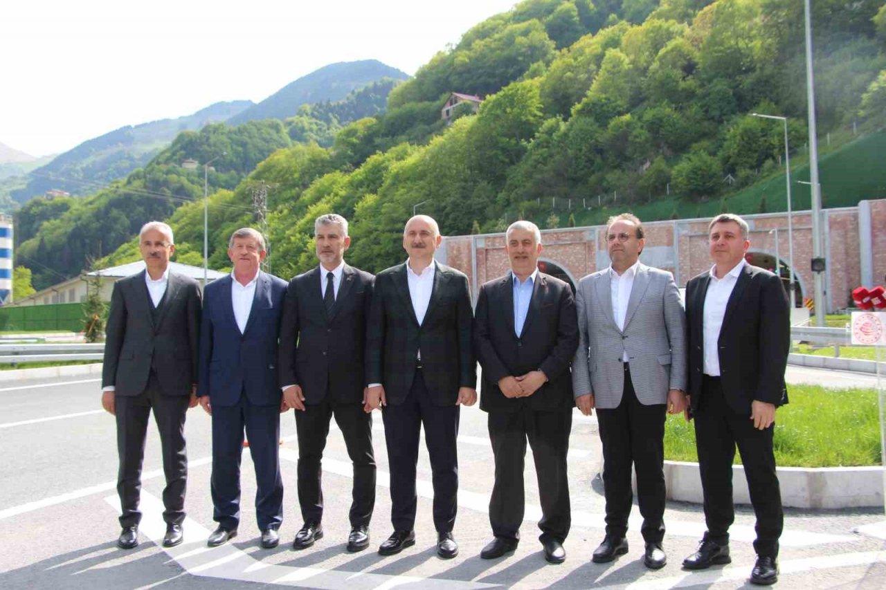 Bakan Karaismailoğlu: “Yeni Zigana Tüneli’ni 3 Mayıs’tan itibaren 100 binin üzerinde araç kullandı”