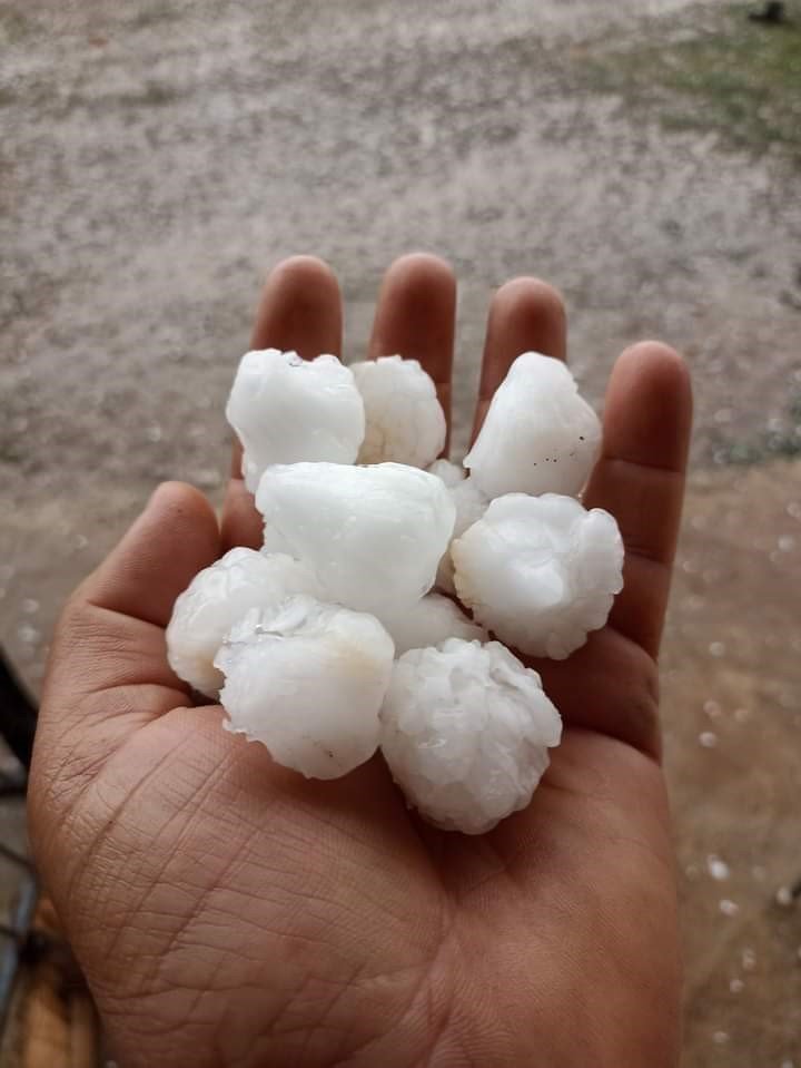 Adıyaman’a ceviz büyüklüğünde dolu yağdı
