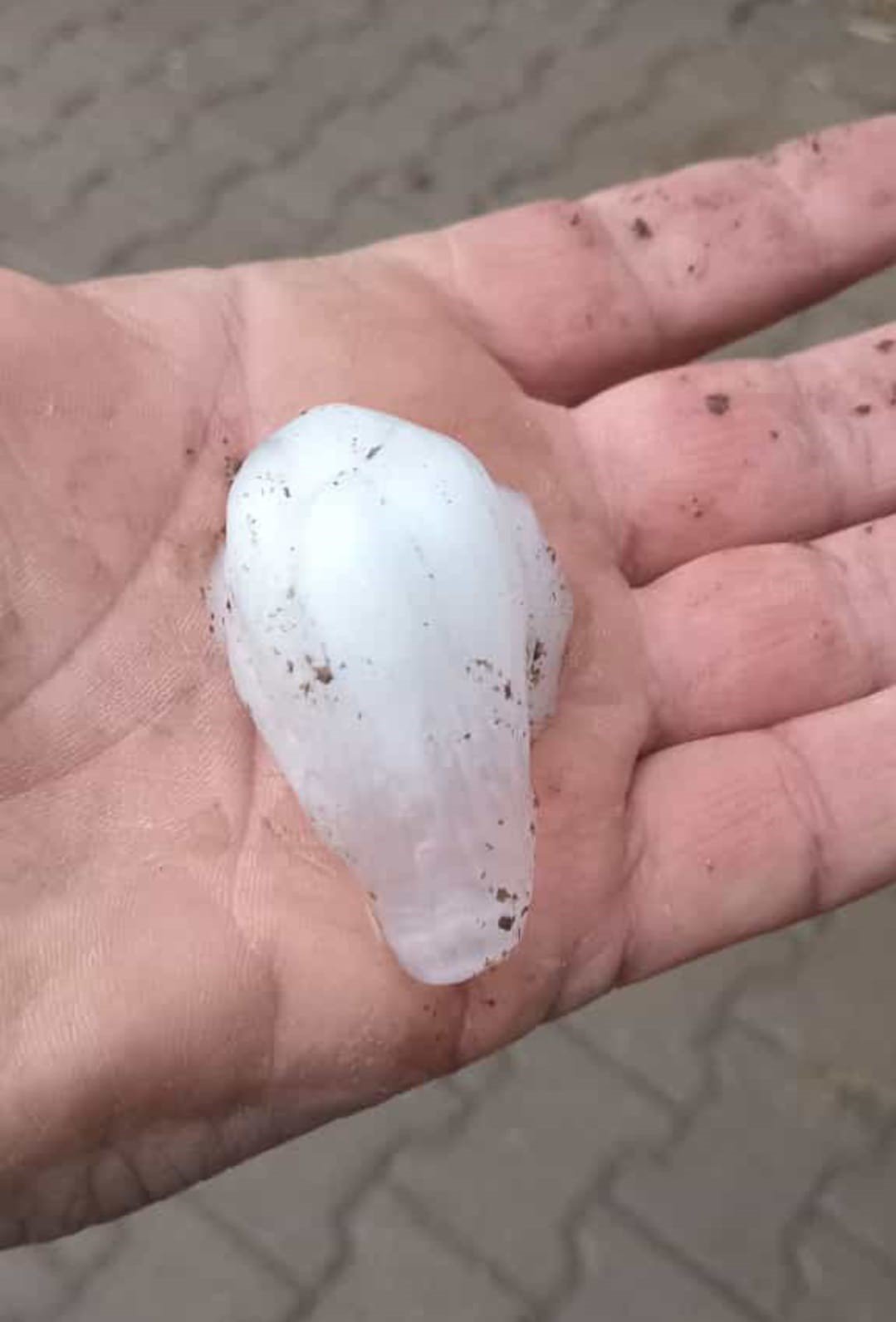 Adıyaman’a ceviz büyüklüğünde dolu yağdı