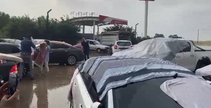 Adıyaman’a ceviz büyüklüğünde dolu yağdı