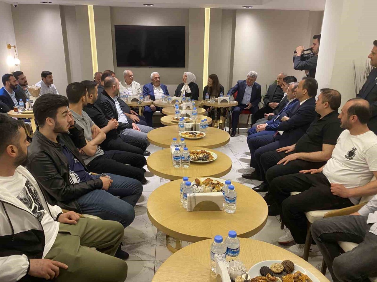 İstanbul’da Doğu ve Güneydoğu kanaat önderlerinden Erdoğan’a destek