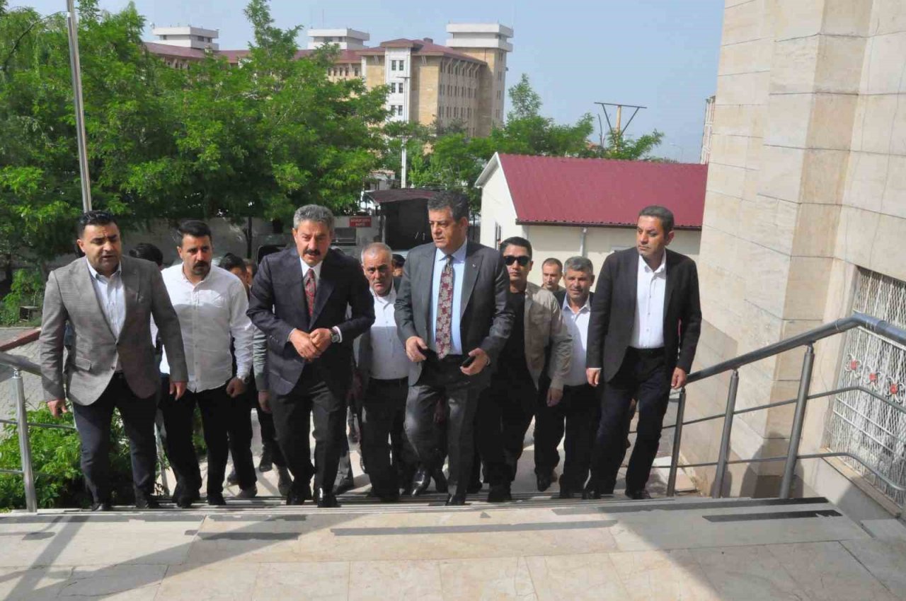 AK Parti Şırnak Milletvekili Aslan Tatar mazbatasını aldı