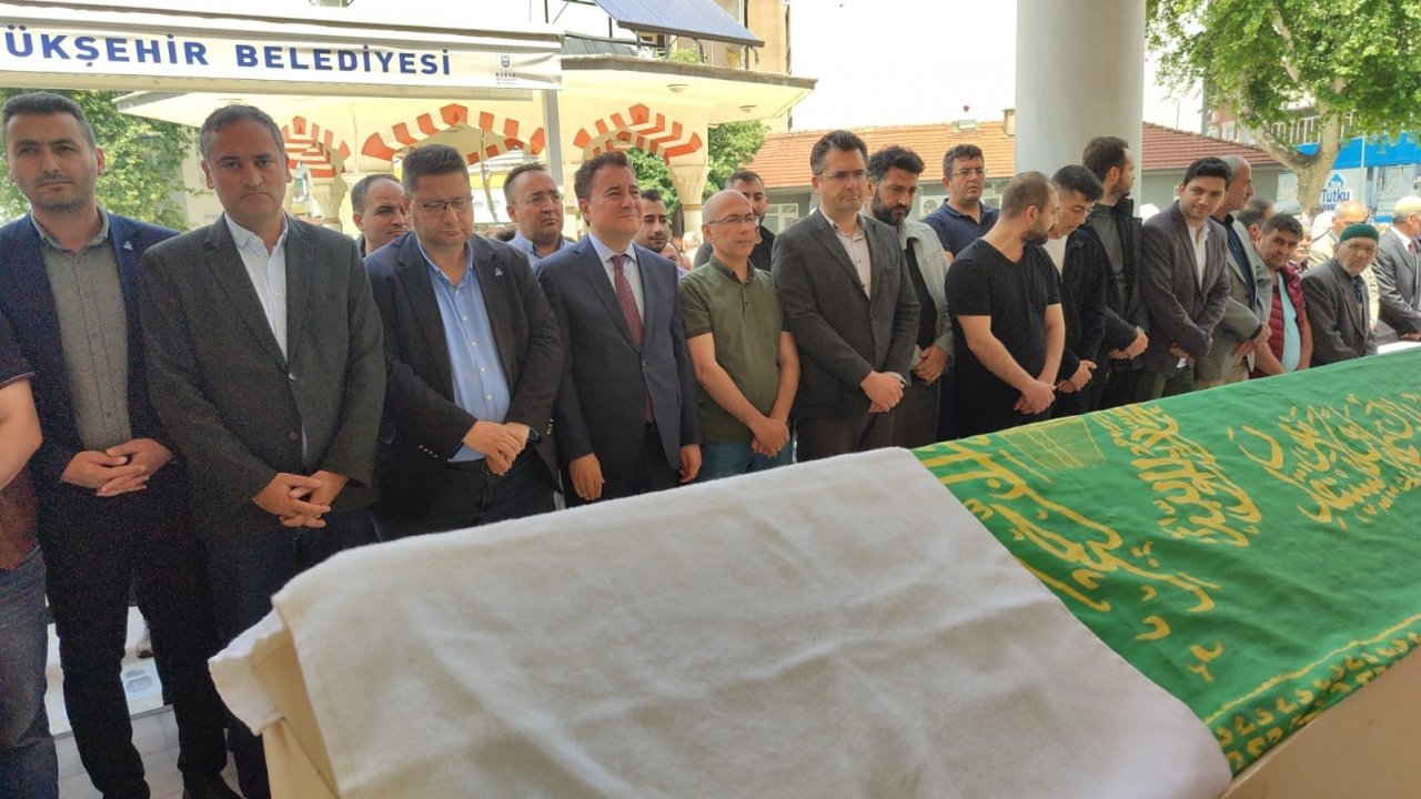 Ali Babacan, danışmanının babasının cenazesi için Bursa’ya geldi