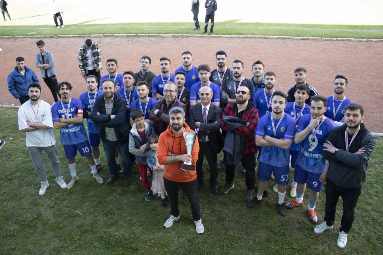 İletişim Fakültesi turnuvayı 1. olarak tamamladı