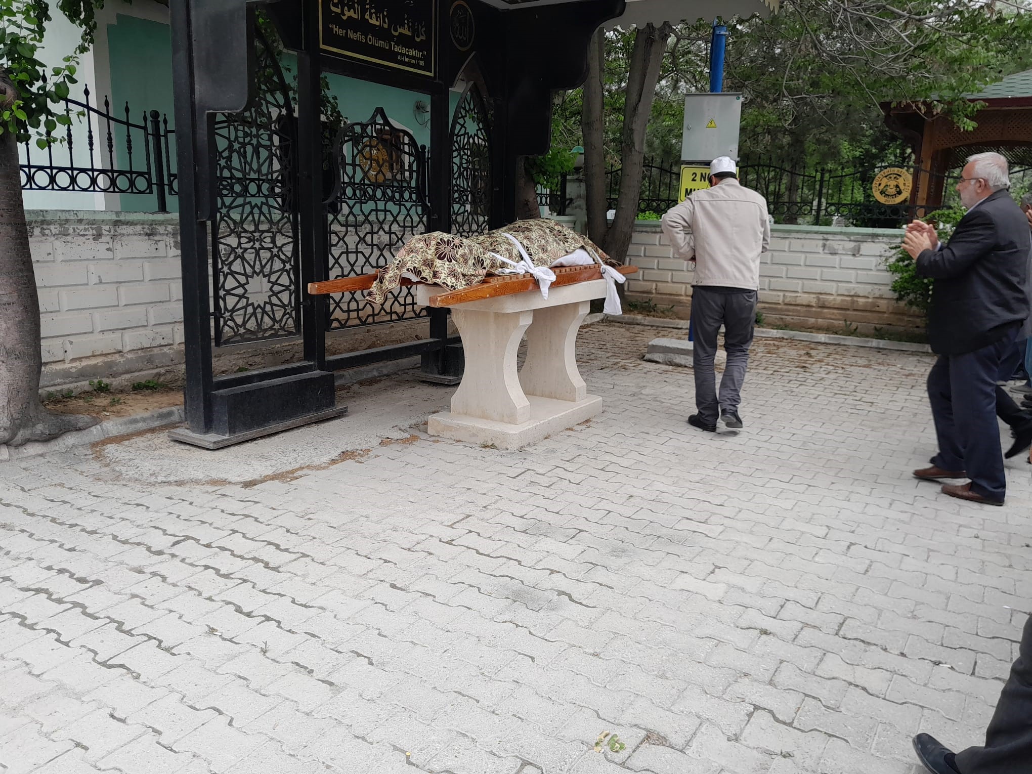 aw896132-01.jpg