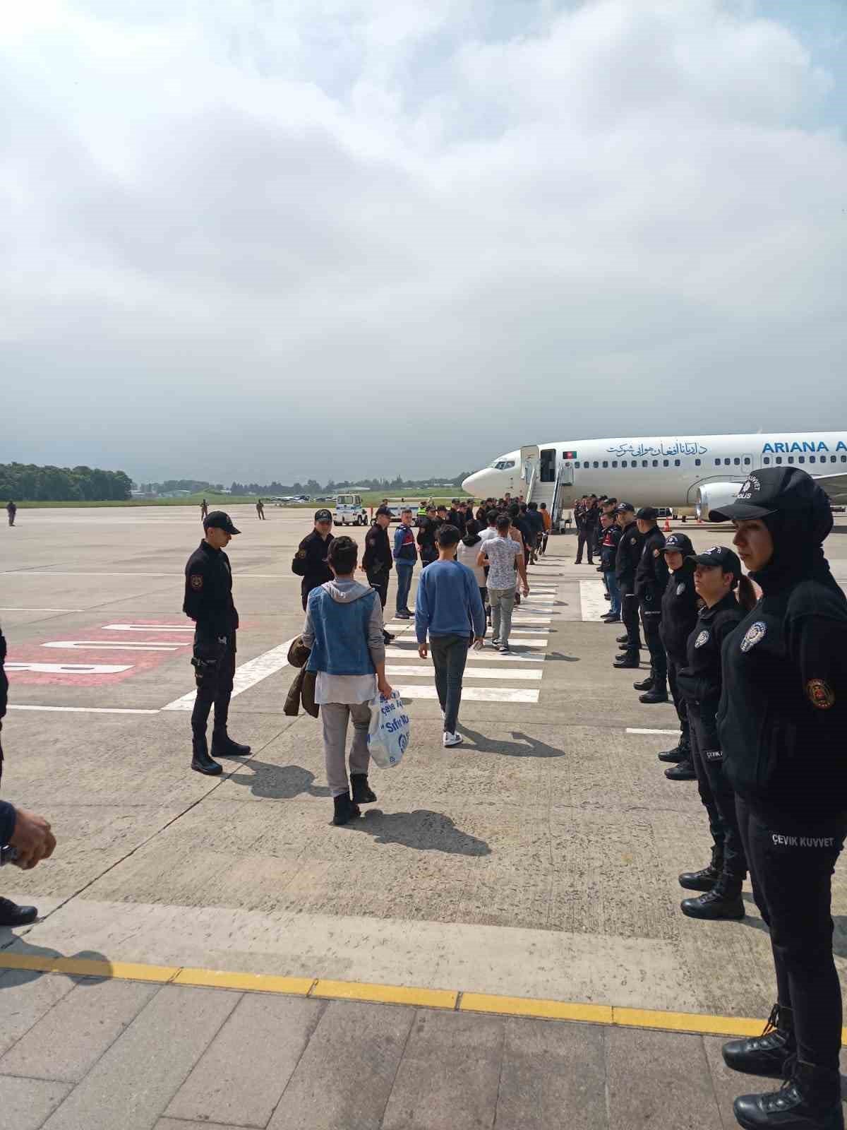 Aydın’da 932 düzensiz göçmen sınır dışı edildi