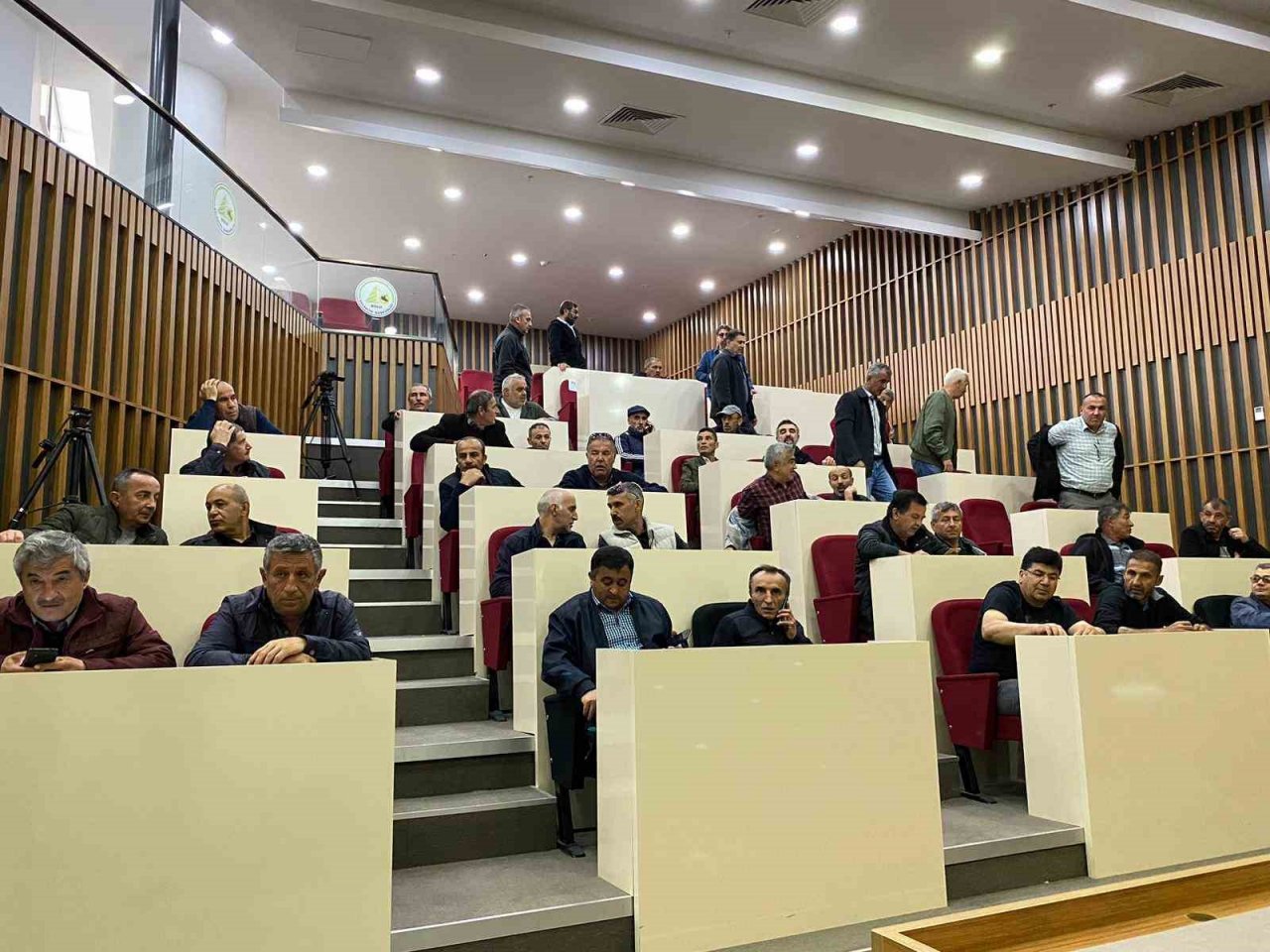 Bolu Belediyesi’nden emekli tazminatlarını alamayan işçiler eylem yaptı