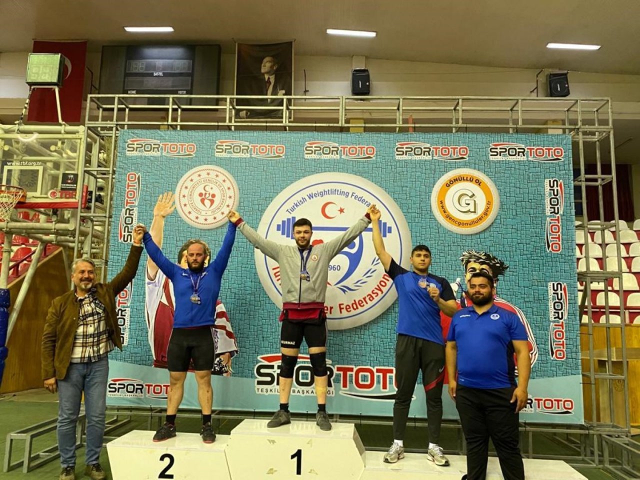 Kocaeli’nin haltercilerinden 2 gümüş madalya