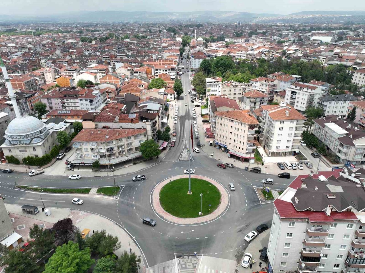 Bursa İnegöl’de 5 caddeye 6 bin 900 metre asfalt yapıldı