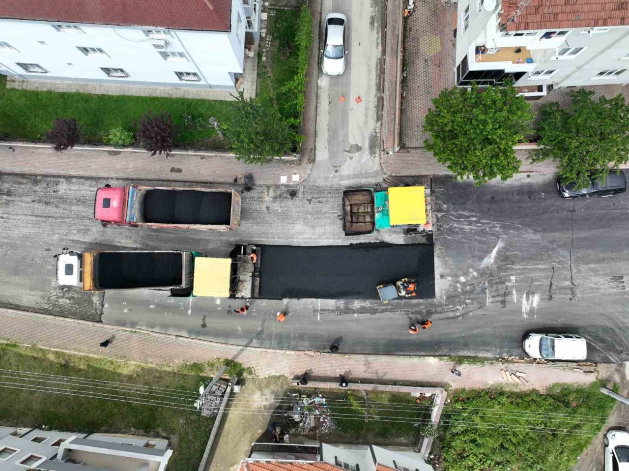 Bursa İnegöl’de 5 caddeye 6 bin 900 metre asfalt yapıldı