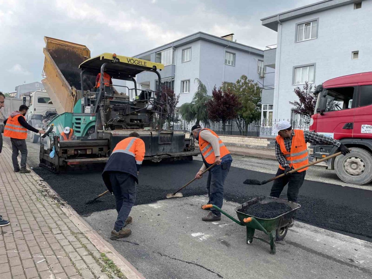 Bursa İnegöl’de 5 caddeye 6 bin 900 metre asfalt yapıldı