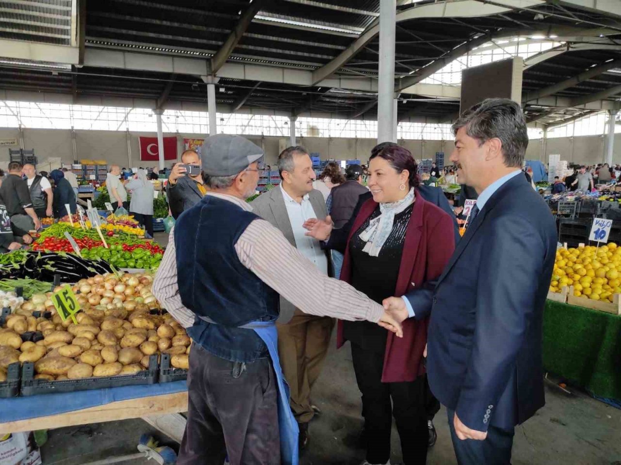 Cumhur İttifakı Kırşehir’de esnaf gezdi