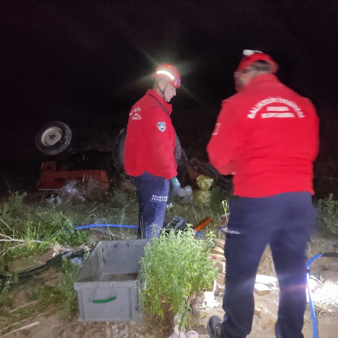 Devrilen traktörün altında kalan sürücü hayatını kaybetti