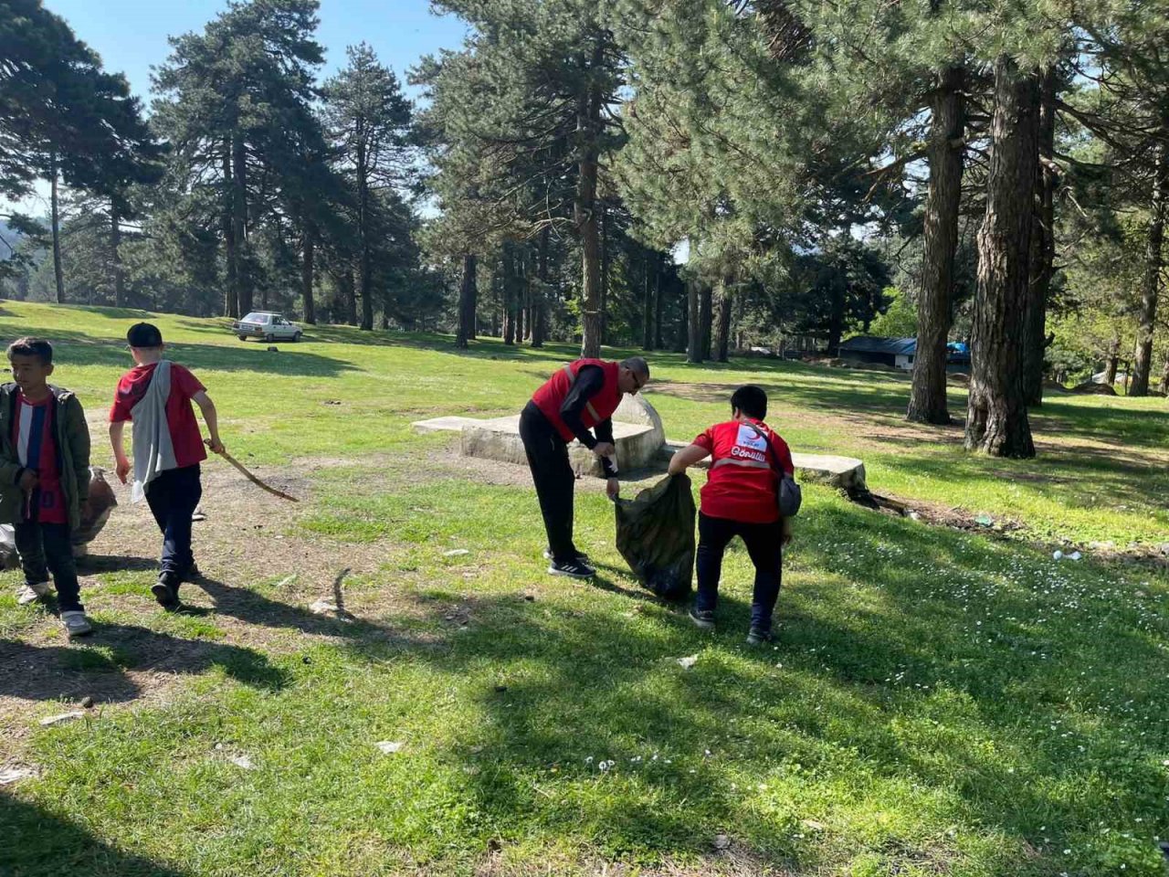 Havran’da ilçe protokolü doğa yürüyüşüne katıldı