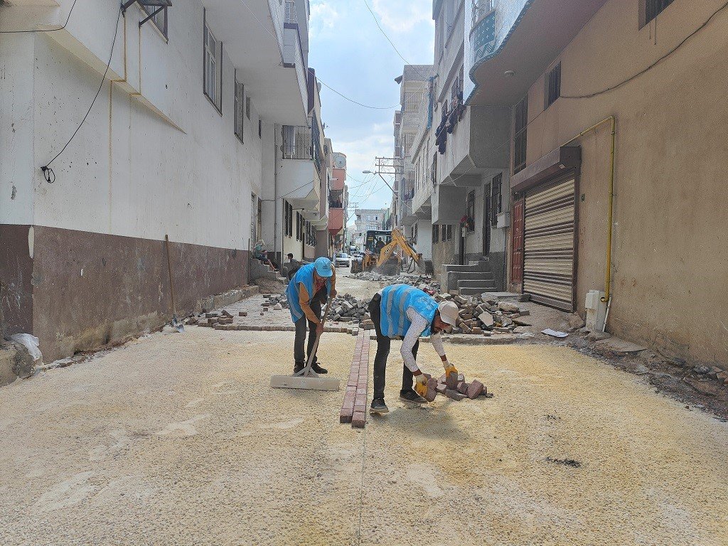 Doğalgazın ulaştırıldığı Eyyübiye’nin sokakları yenileniyor