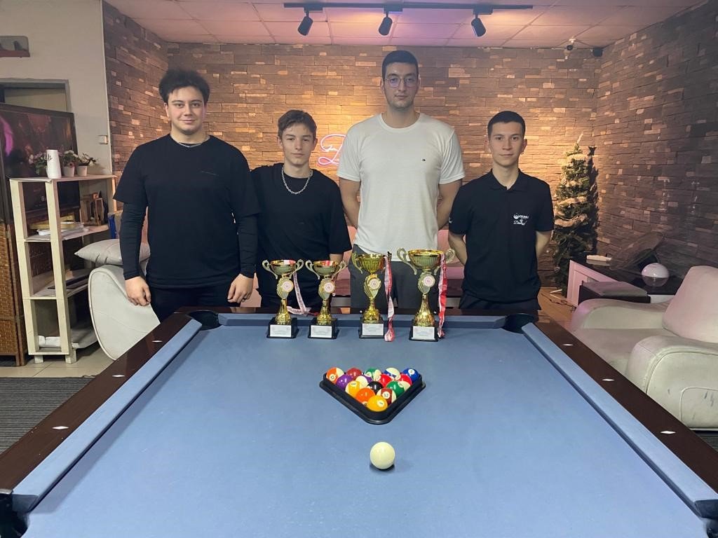 Gençler bilardoda istekaları konuşturdu