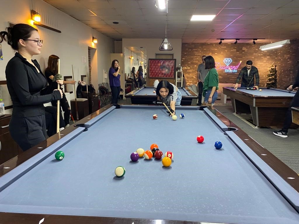 Gençler bilardoda istekaları konuşturdu