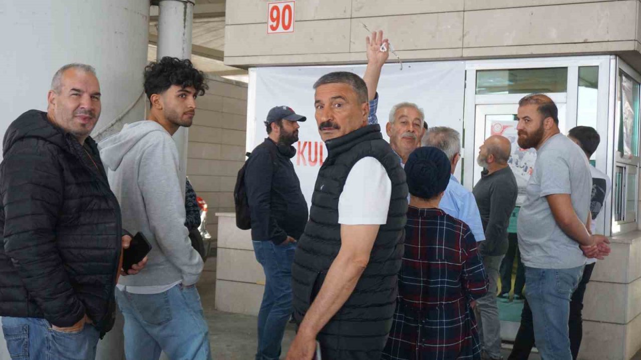 Edirne’de yurt dışı seçmenlerin oy kullanma işlemi yoğun katılımla devam ediyor