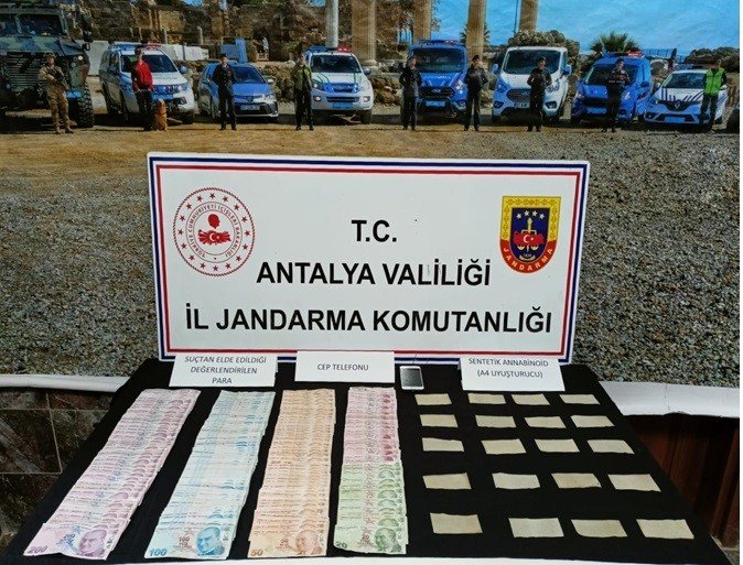 Jandarma uyuşturucu tacirlerine göz açtırmıyor: 33 tutuklama
