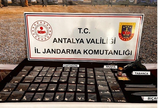 Jandarma uyuşturucu tacirlerine göz açtırmıyor: 33 tutuklama