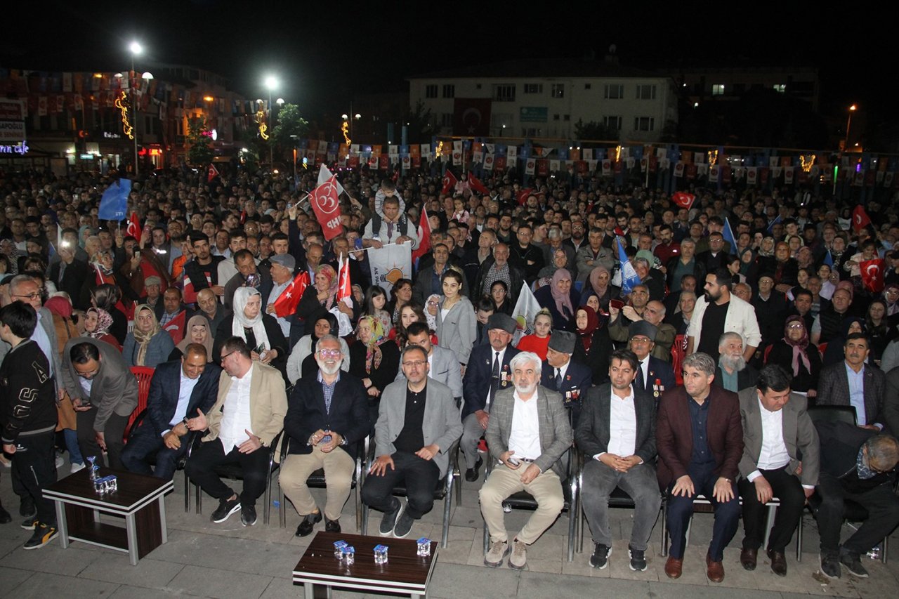 Bakan Kasapoğlu Selendi ve Kula ilçelerinde vatandaşlara hitap etti