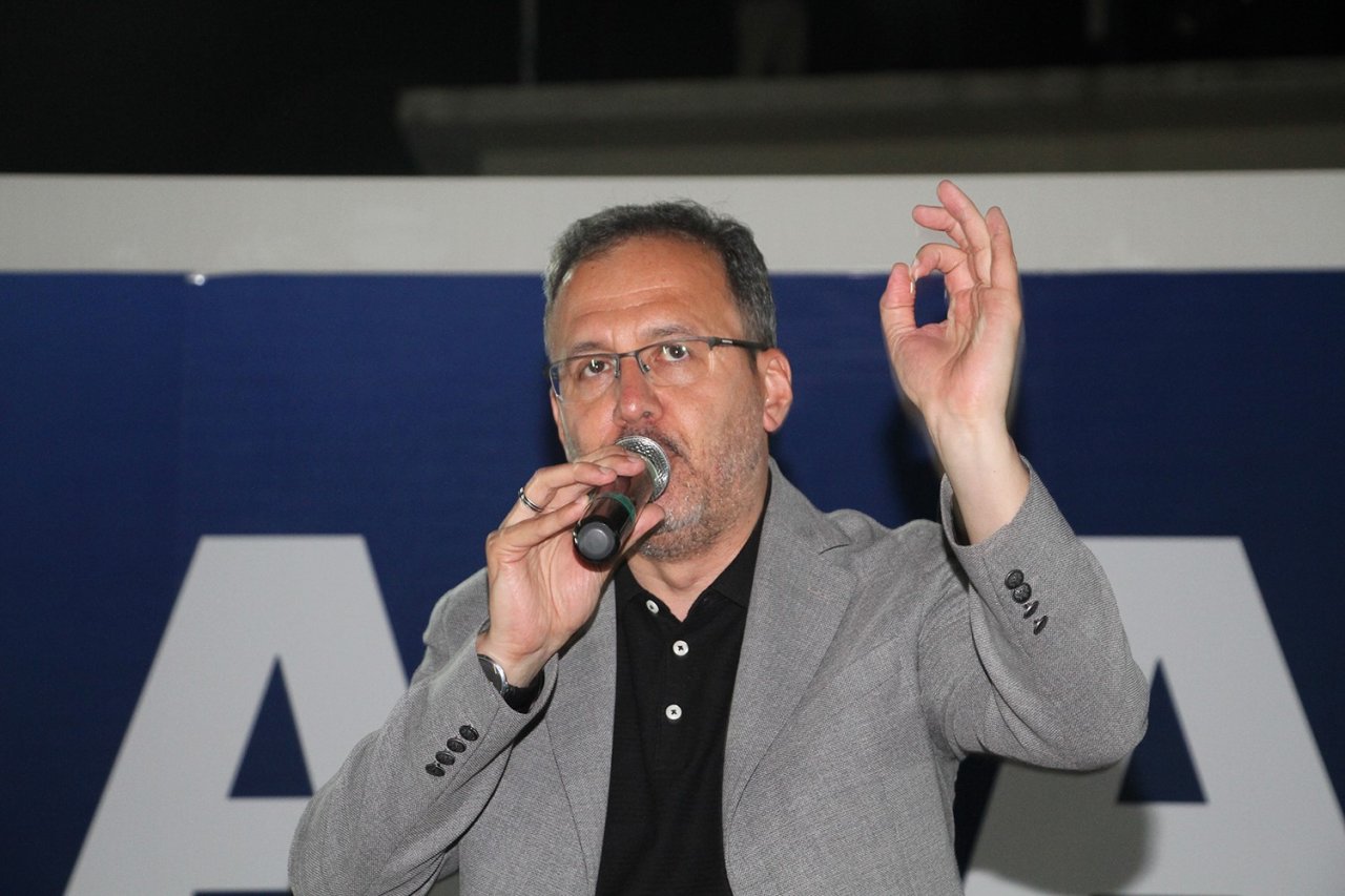 Bakan Kasapoğlu Selendi ve Kula ilçelerinde vatandaşlara hitap etti