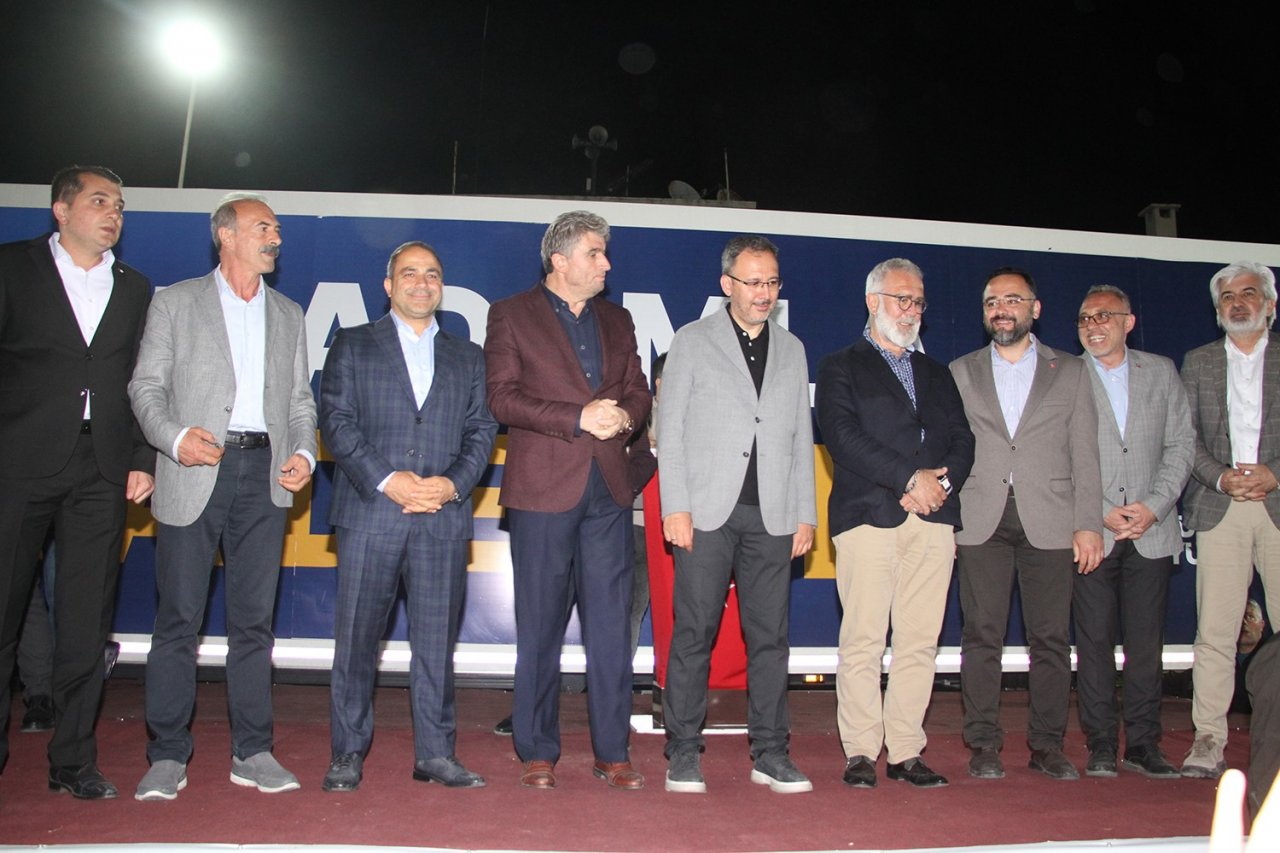 Bakan Kasapoğlu Selendi ve Kula ilçelerinde vatandaşlara hitap etti