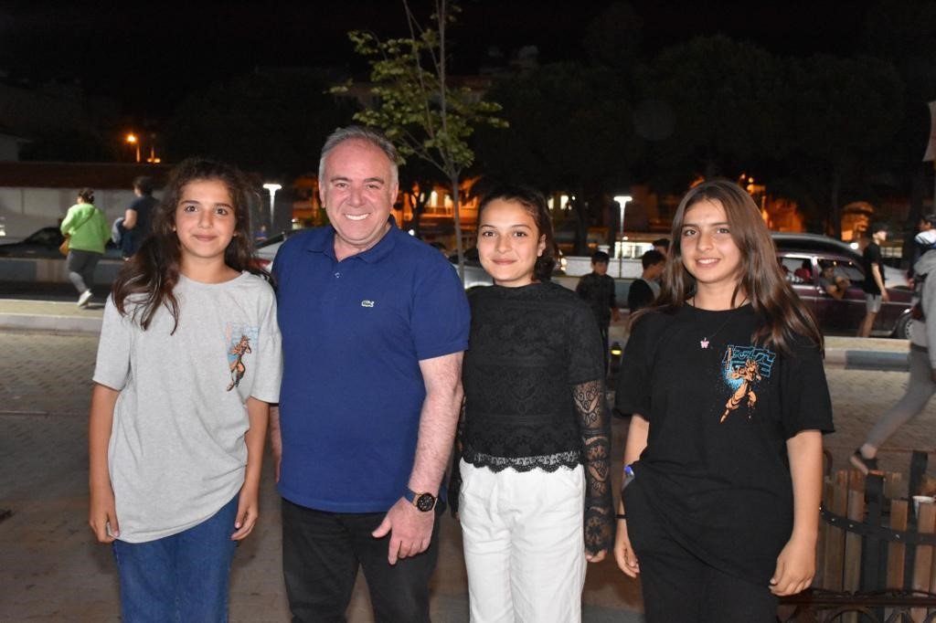 Germencikli gençler konserde doyasıya eğlendi