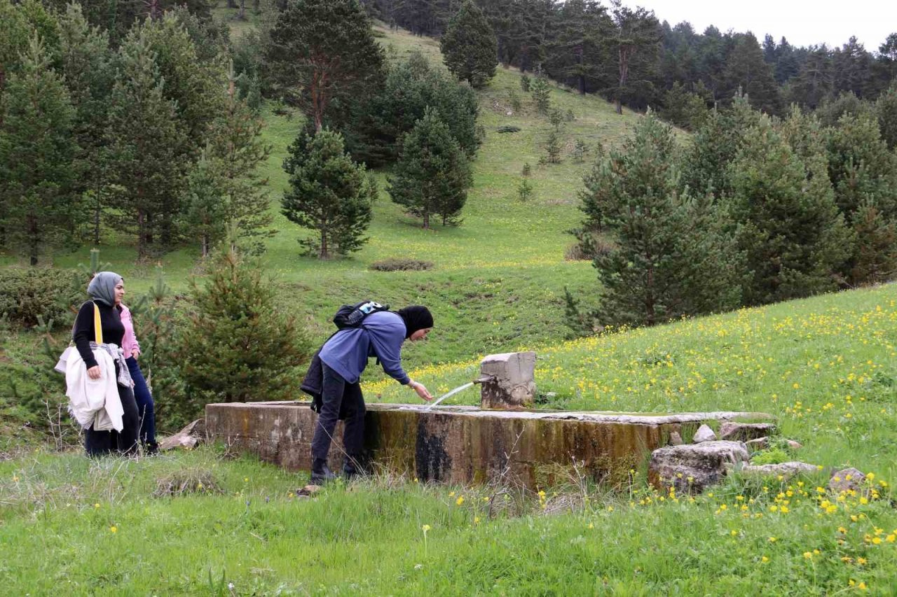 Gençler 19 Mayıs’ı Altınpınar Gölünde kutladı