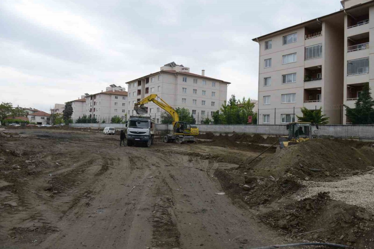 İstiklal Mahallesi yeraltı otoparkı için çalışmalar başladı