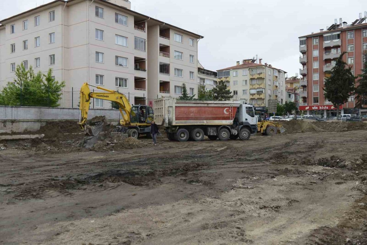 İstiklal Mahallesi yeraltı otoparkı için çalışmalar başladı