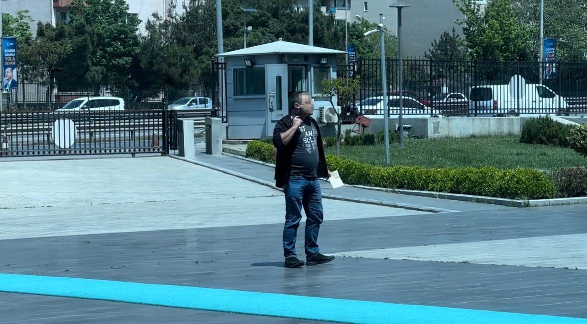 Kartal’da Başsavcı’ya mektup iletmek isteyen şahıs boynuna silah dayadı