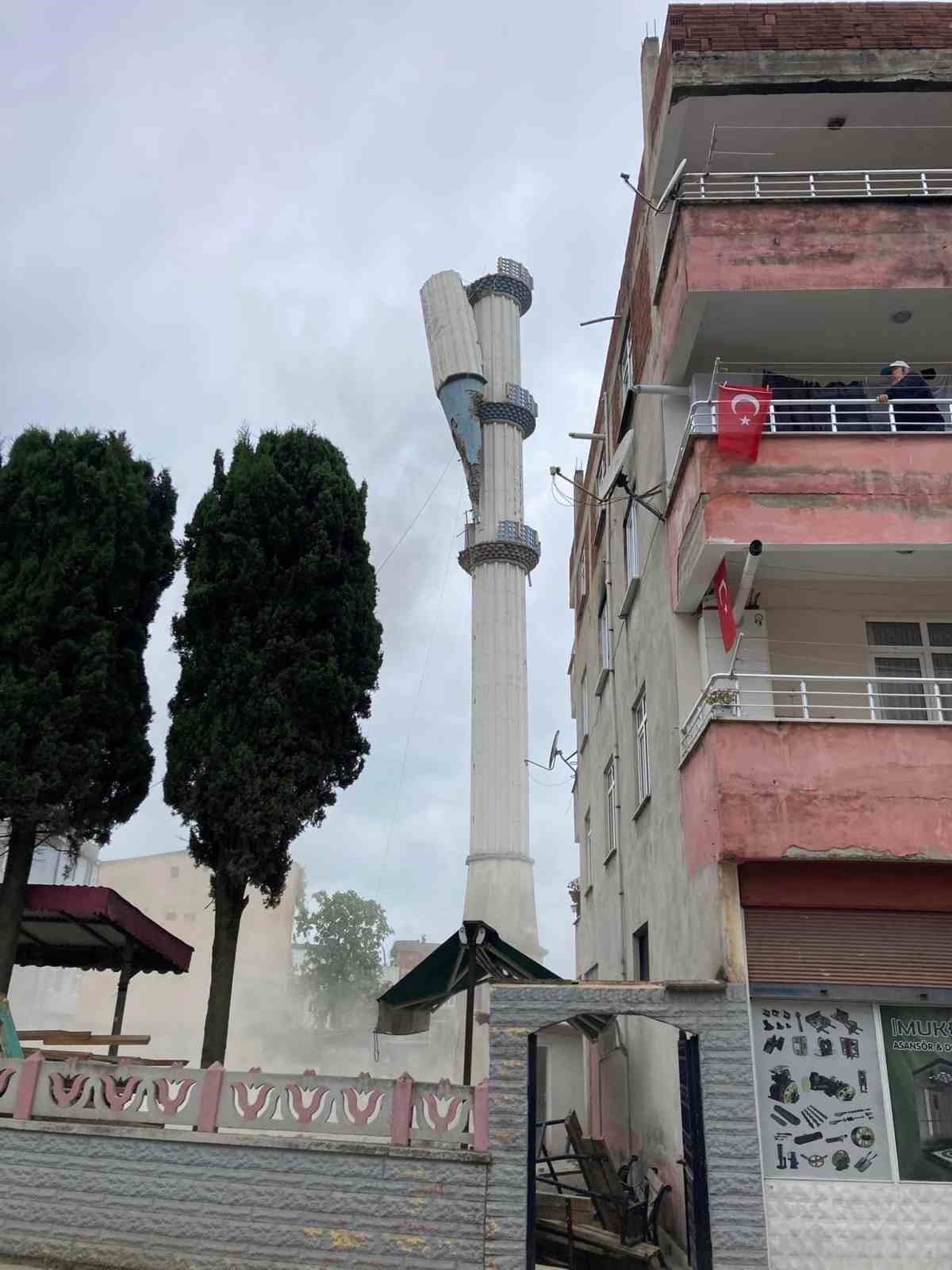 Kontrollü minare yıkımı ilçeyi elektriksiz bıraktı