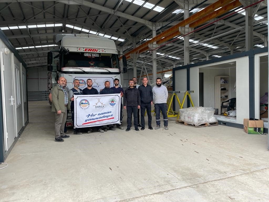 Konteynerler deprem bölgesine gönderildi