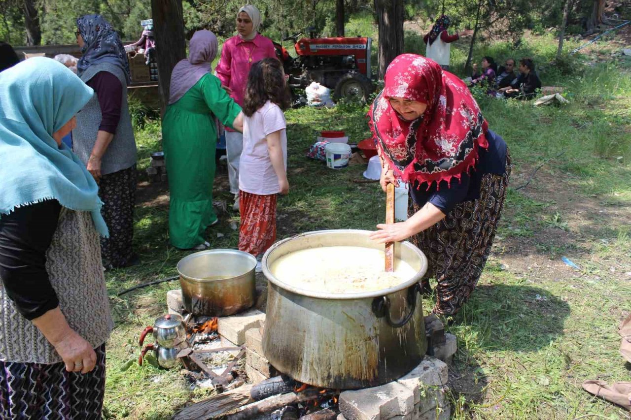 Bu köyde asırlık geleneksel Hıdırellez Şenliği devam ediyor